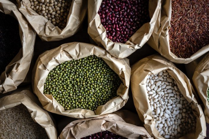 abundance-batch-bean-1537169 אשכנזי שמתארח אצל ספרדים בפסח